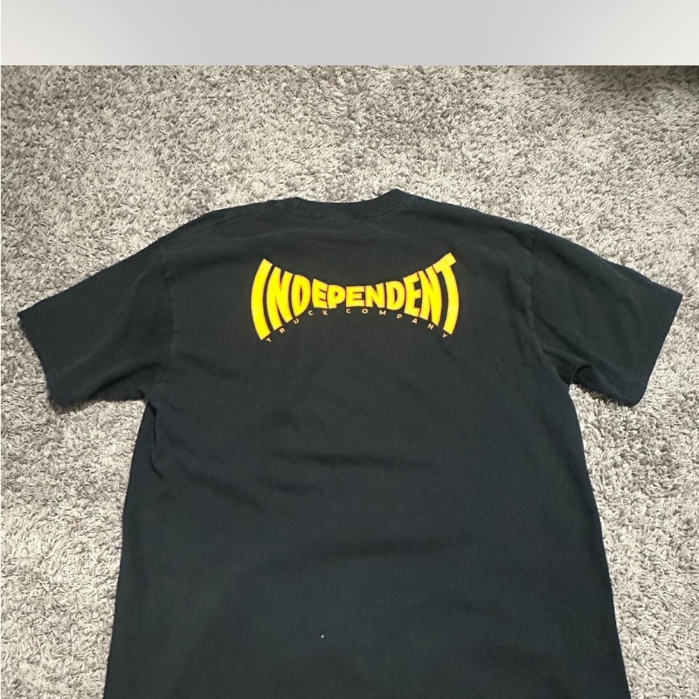 Black independent T-Shirt men’s large